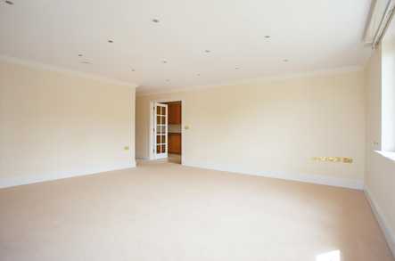 Newlands of Stow Apartment 10 image 4