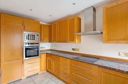 Newlands of Stow Apartment 10 image 3