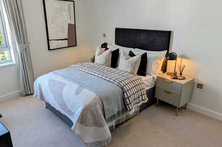 Apartment 28 image 3