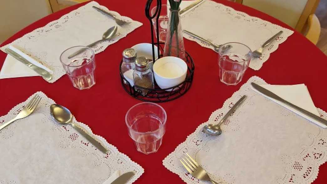 Kirby House Care Home Leicester meals-carousel - 3