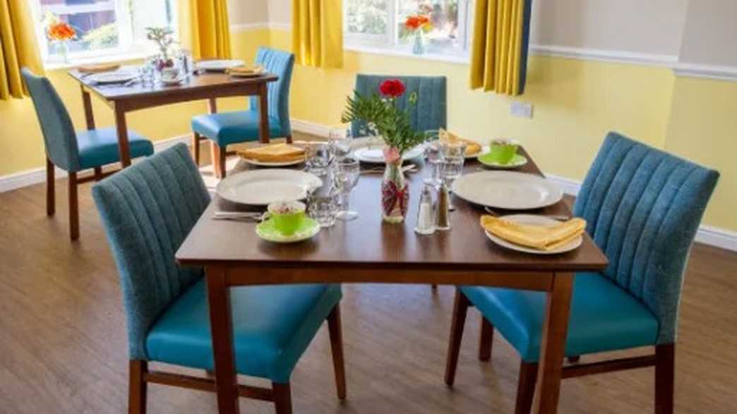 Parkside Care Home Care Home Reading buildings-carousel - 4