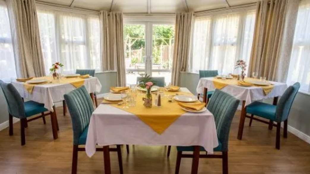 Parkside Care Home Care Home Reading meals-carousel - 4