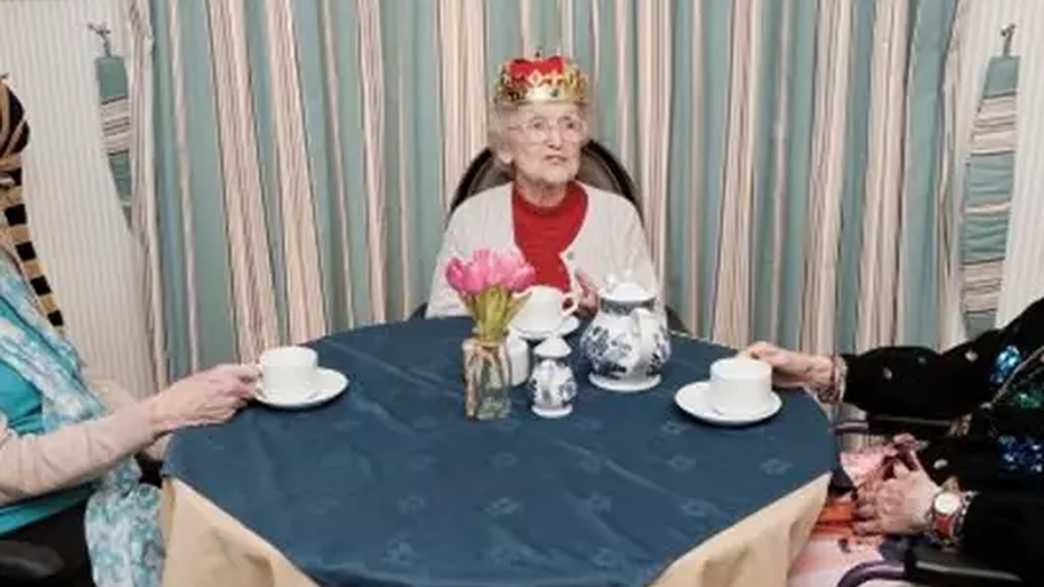 Lansdowne Care Home Care Home London activities-carousel - 2