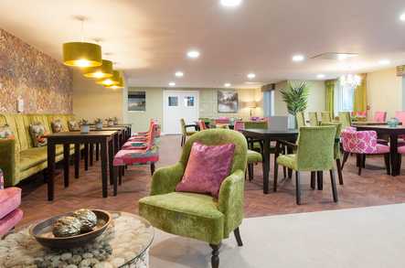 Shackleton Place Retirement Living Devizes  - 2