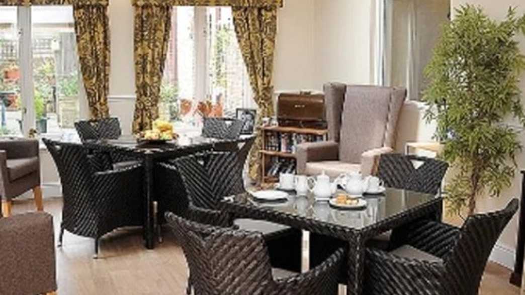 Tadworth Grove Care Home Care Home Nr Epsom meals-carousel - 1
