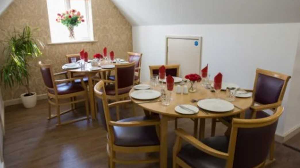 The Links Care Home Broadstone buildings-carousel - 2