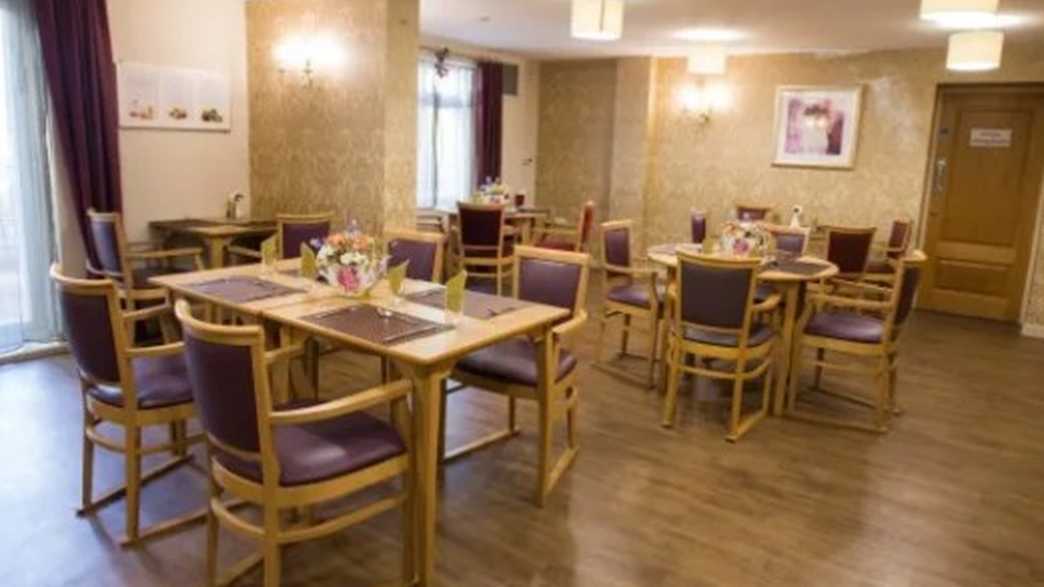 The Links Care Home Broadstone meals-carousel - 2