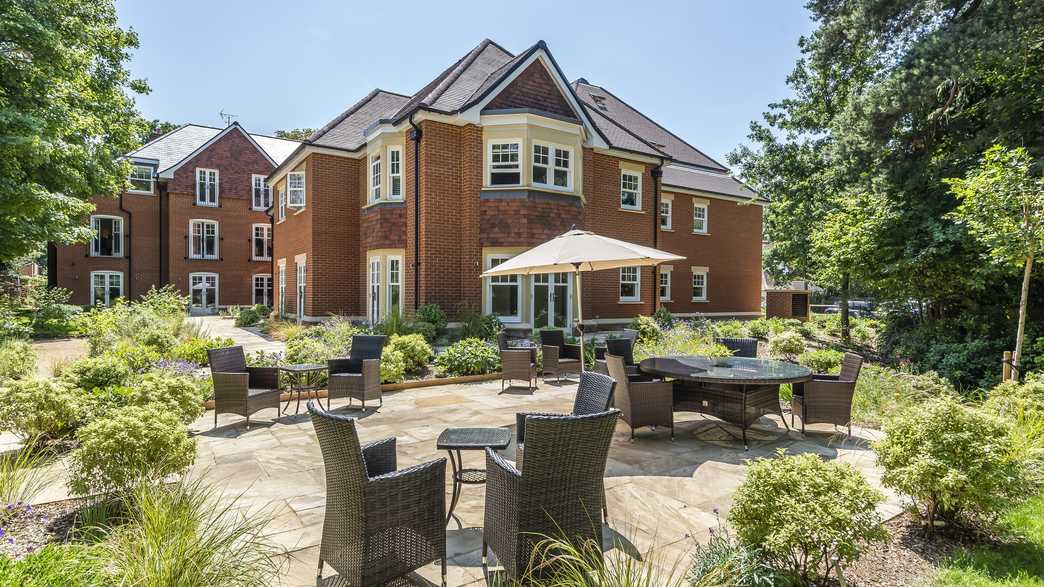 Crowthorne Retirement Living Crowthorne lifestyle-carousel - 1