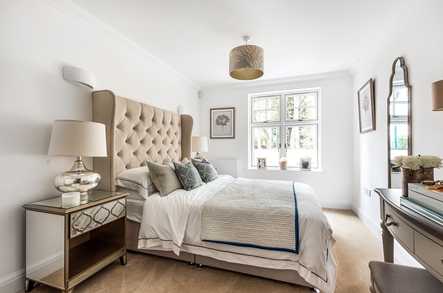 Apartment 16 image 5