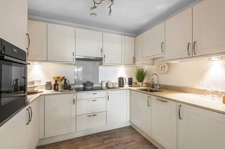 Apartment 16 image 2