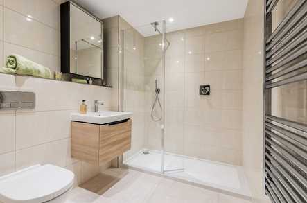 Apartment 38 image 4