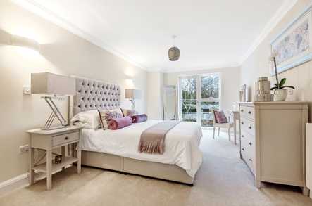 Apartment 38 image 3