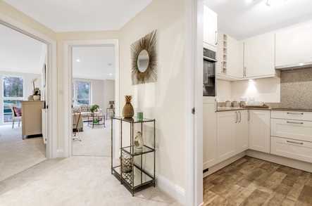 Apartment 38 image 5