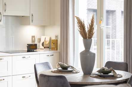 Apartment 28 image 2