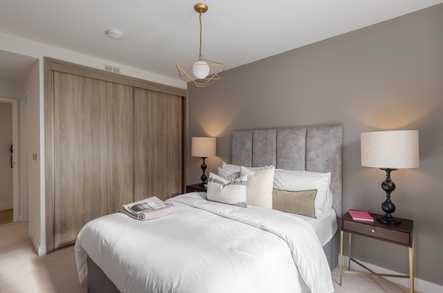 Apartment 28 image 4