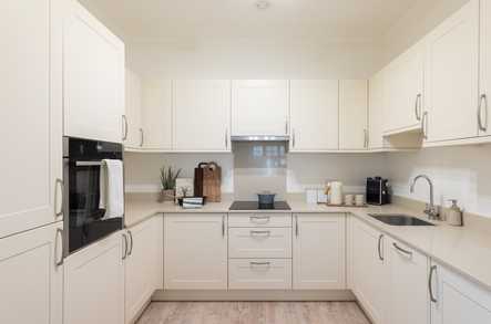 Apartment 32 image 2