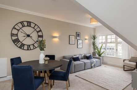 Apartment 32 image 1