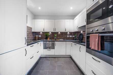 Apartment 18 image 2