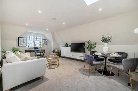 Apartment 18 image 5