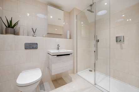 Apartment 18 image 4