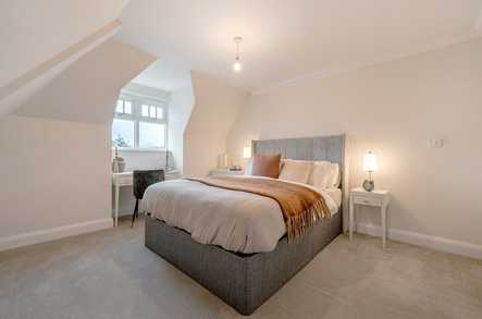 Apartment 18 image 4