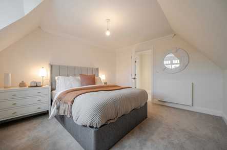 Apartment 18 image 3