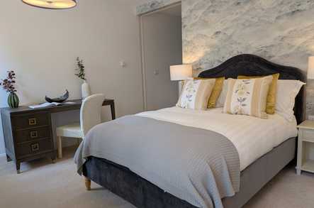 Apartment 3 image 3