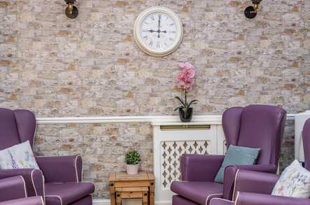 Woodland Court Residential Home Care Home Fareham  - 5